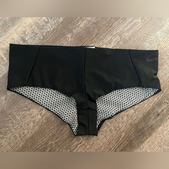 Nike Women Hydralock Fusion Cheeky Kickshort-Size Large - Picture 2 of 10